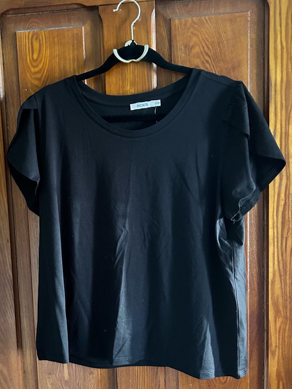 XL - Ricki’s Flutter-Sleeve Tee
